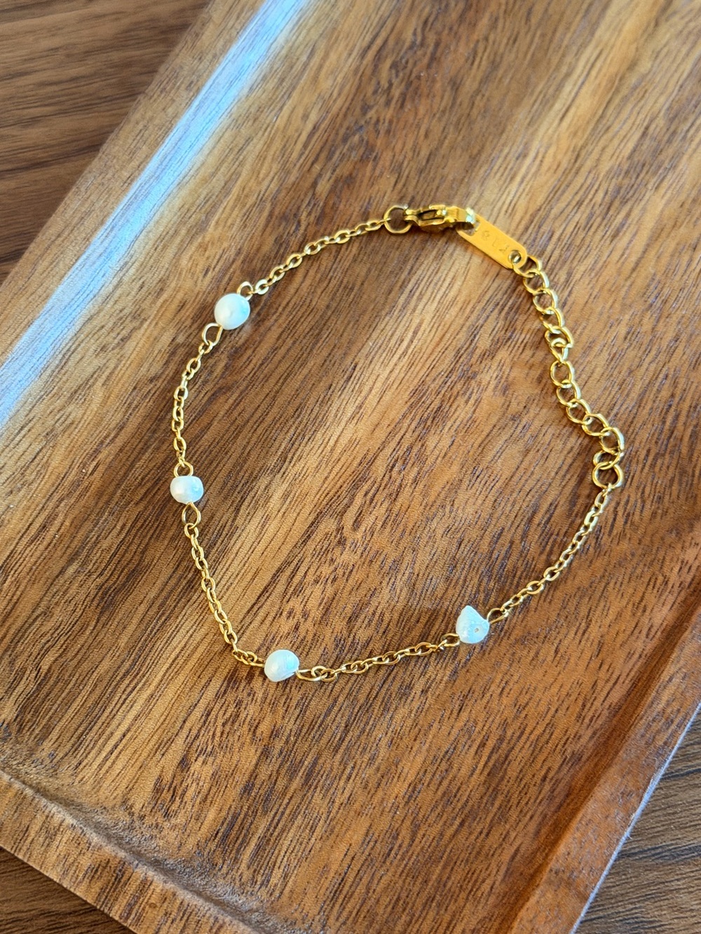 Dainty Women's 18K Gold & Pearl Bracelet Small Sized Everyday Casual